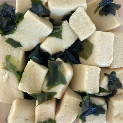 面倒でワカメも高野豆腐の煮汁で戻したら高野豆腐が緑色になりました(笑)